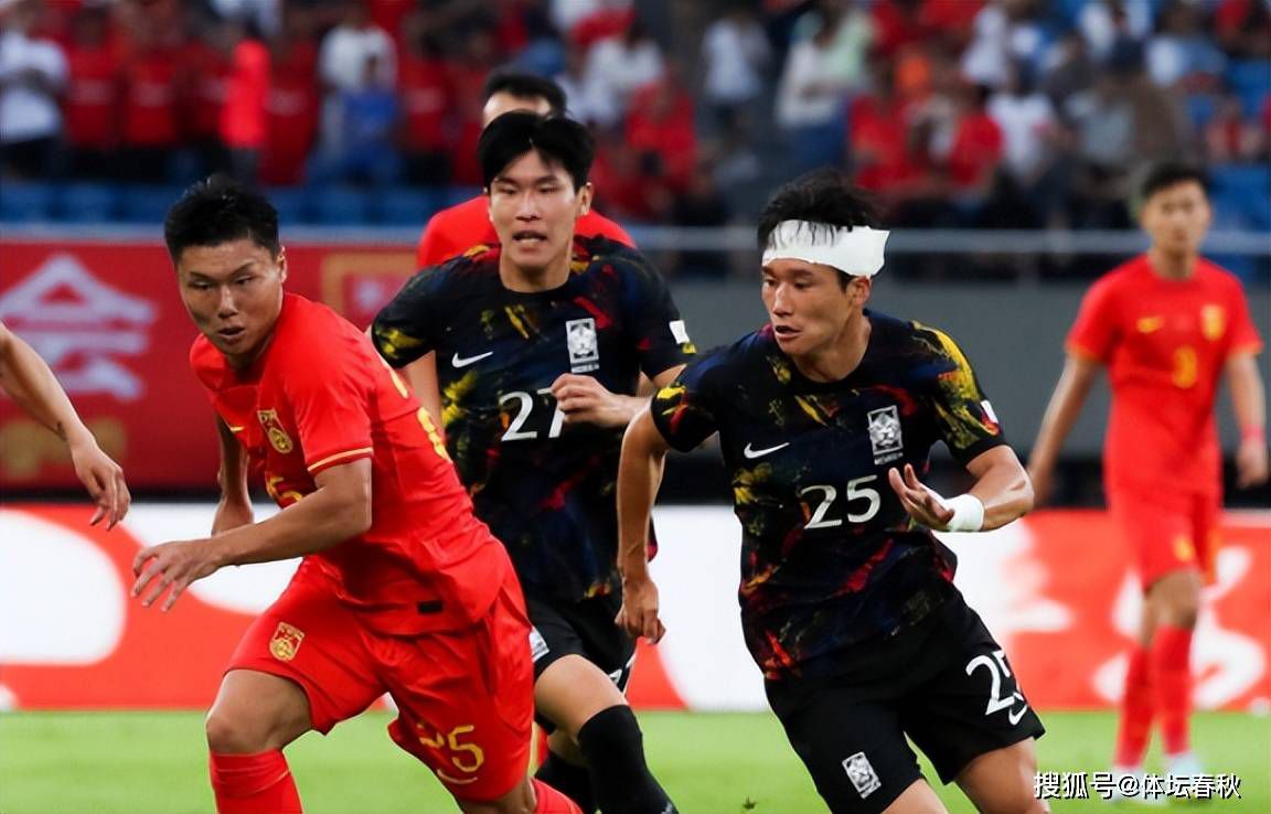 拜仁1-0领先曼联【比赛焦点瞬间】第5分钟，安东尼内切尝试一脚兜射，打高了第8分钟，安东尼右路过掉金玟哉，随后突破至底线被卡位了第10分钟，凯恩禁区前一脚低射，球速太慢被奥纳纳拿下第18分钟，穆西亚拉倒在禁区里，裁判没有理会第23分钟，卢克-肖禁区前尝试一脚远射，诺伊尔将球击出底线第23分钟，加纳乔与科曼在底线发生冲突，双方球员围了上来第26分钟，萨内中路杀出直冲禁区，险些一条龙！